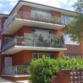 Top Floor, Two Bedroom Apartment - Photo 1