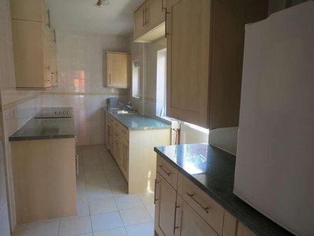 Bedroom Detached House In Winton, BH9 - Photo 2