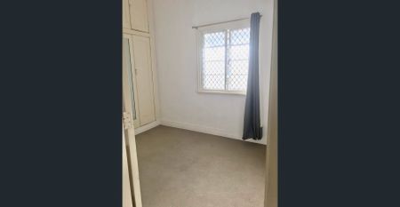 St. Lucia partly furnished house for rent. - Photo 2