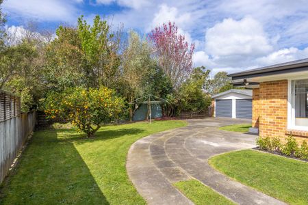 Well Maintained Brick Home - Photo 2