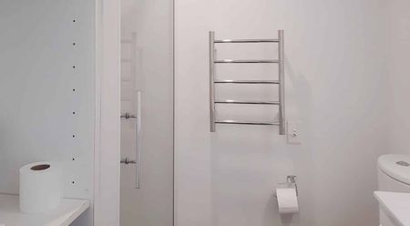 A Modern Second Floor Furnished Apartment - Photo 4