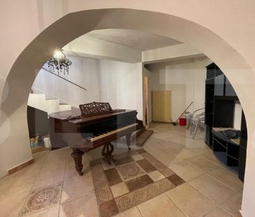 Casa 5 camere, 220 mp, parcare, zona străzii Gruia - Fotografie 2