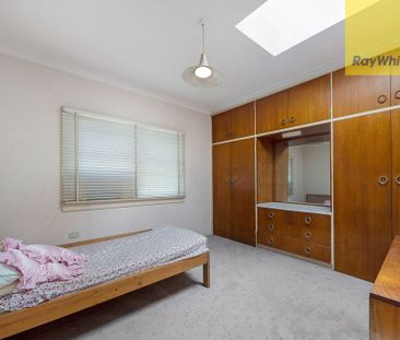 69 HOUISON STREET, WESTMEAD OUTSTANDING LOCATION! - Photo 3