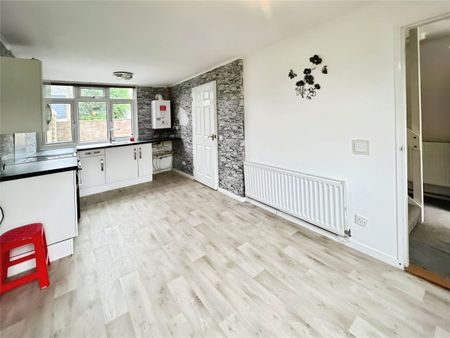 Warstones Drive, Wolverhampton, West Midlands, WV4 - Photo 4