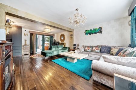 5 bedroom detached house to rent - Photo 2