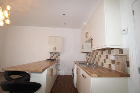 3 bedroom terraced house to rent - Photo 2