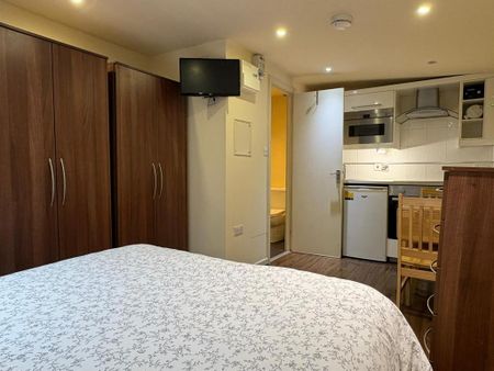 Studio to rent - Photo 2