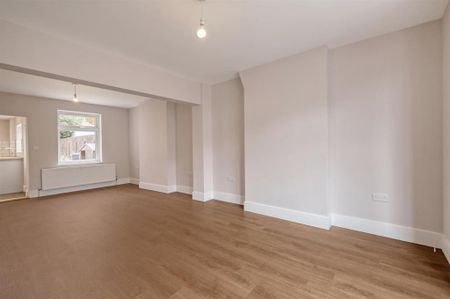 3 bedroom semi-detached house to rent - Photo 4