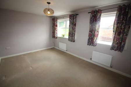 4 bed Town House - Photo 4