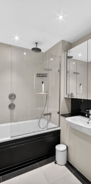 Leman Street London E1 - Photo 1