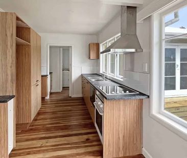 ROSLYN - 3 BEDROOM - Photo 1
