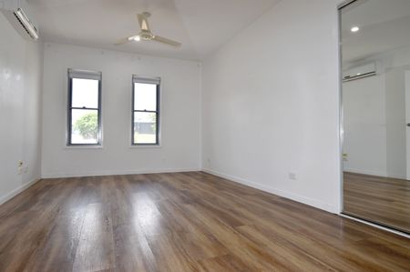 SUPERIOR & STYLISH EXECUTIVE HOME WITH IMPRESSIVE EXTRAS - Photo 5