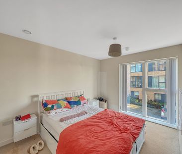 A first floor bright and modern one-bedroom apartment, with lift. P... - Photo 4