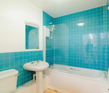 A lovely 1 bed flat in the purpose-built St Clements Court developm... - Photo 6