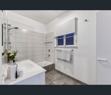 74 Thynne Ave, Norman Park, Qld 4170 - Photo 4