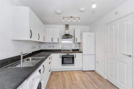 3 bedroom semi-detached house to rent - Photo 5