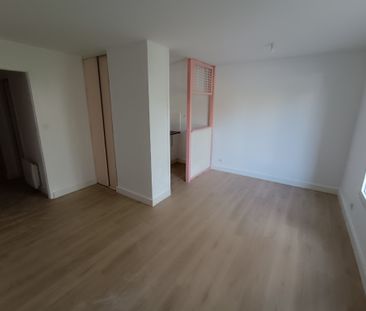 Location Appartement 1 pièce 25m² LA ROCHE SUR YON 85000 - Photo 1