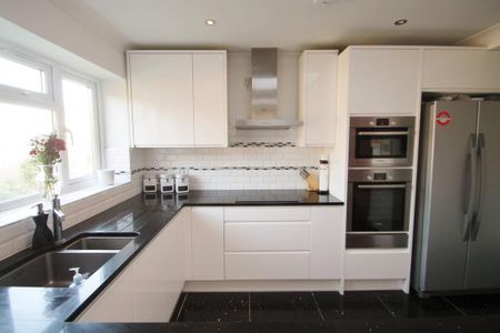 4 bedroom semi-detached house to rent - Photo 5