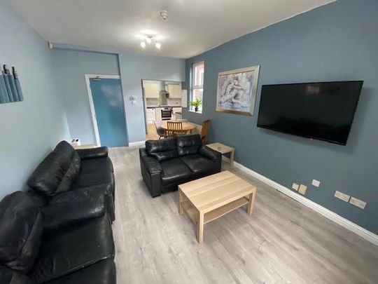 6 bedroom private hall to rent - Photo 1