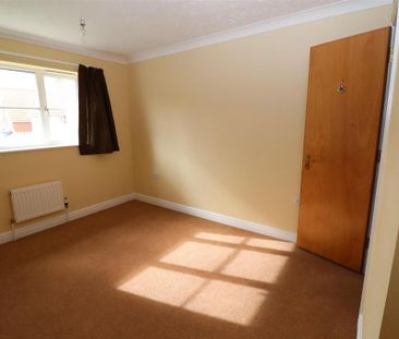 4 bedroom semi-detached house to rent - Photo 4