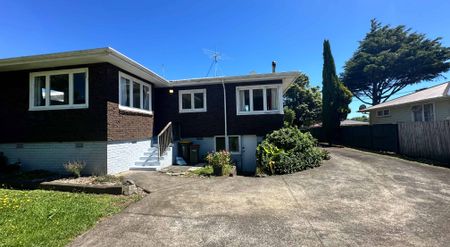 CHECK ME OUT! - Photo 5