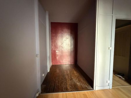 Location Appartement 1 pièce 40m² LYON 3ème - Photo 2