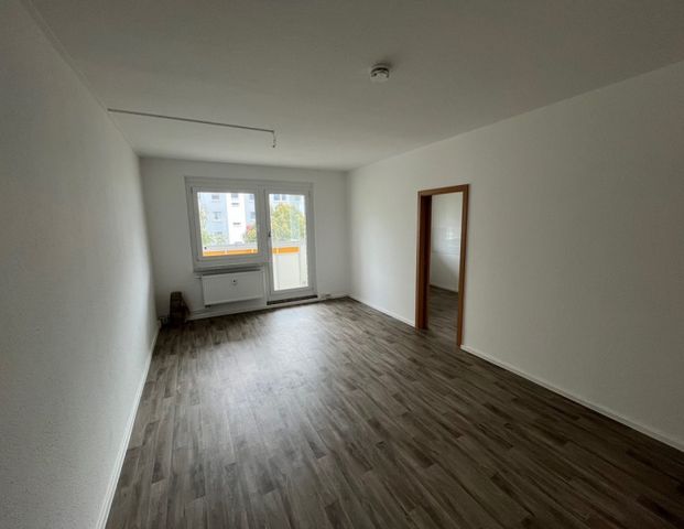 2 Zimmer, großer sonniger Balkon und Tageslichtküche - Photo 1