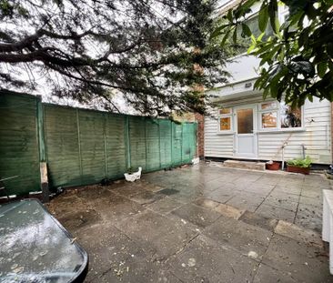 Guide Price £2,500 pcm - Available Now - Part Furnished - Photo 6