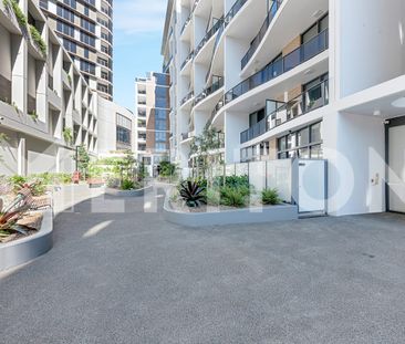 OVERSIZED TWO BEDROOM APARTMENT, SET IN A PREMIUM RIVERFRONT LOCATION! - Photo 3