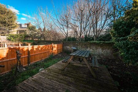Room in a Shared House, Alloa Road, SE8 - Photo 5