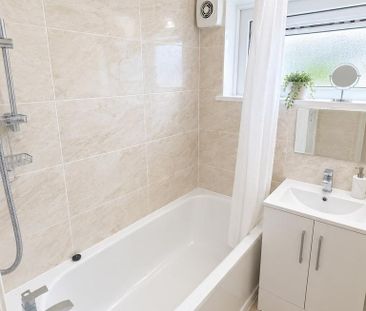 3 bedroom flat to rent - Photo 6