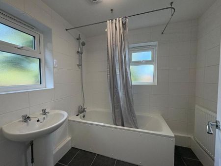3 bedroom terraced house to rent - Photo 2