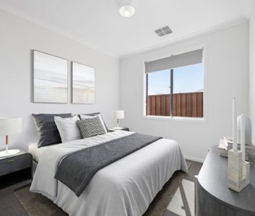 Stunning 4 bedroom home with secondary living and Solar Panels - Photo 3