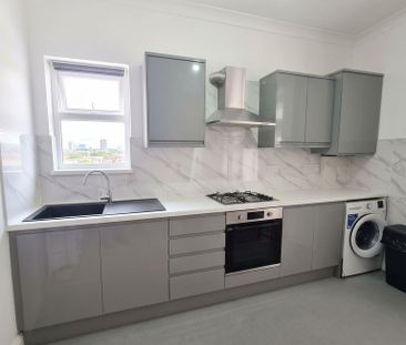3 bedroom flat to rent - Photo 3