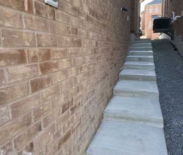 For Lease - 18 Frank Kelly Drive, East Gwillimbury, Ontario - Photo 3