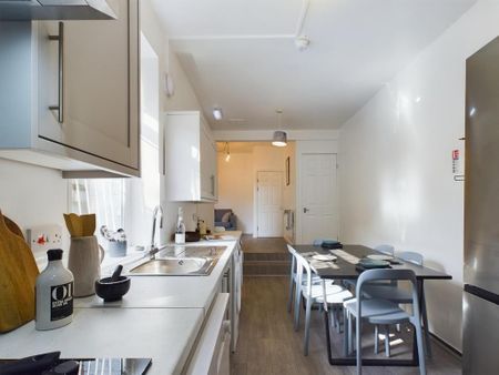 6 bedroom house to rent - Photo 3