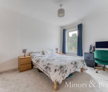 4 bedroom semi-detached house to rent - Photo 6