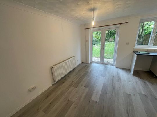 3 bedroom end of terrace house to rent - Photo 1
