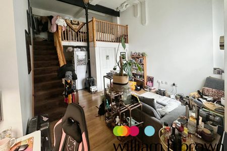 Silks Way, BRAINTREE - Photo 3