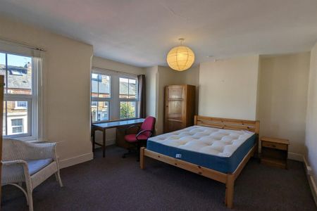 4 bedroom terraced house to rent - Photo 3