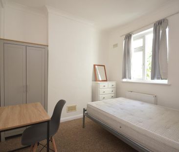 4 bedroom terraced house to rent - Photo 4