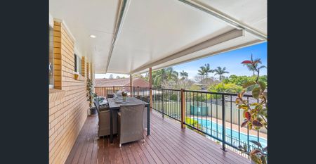 Family Home with Pool in Wynnum West - Photo 4