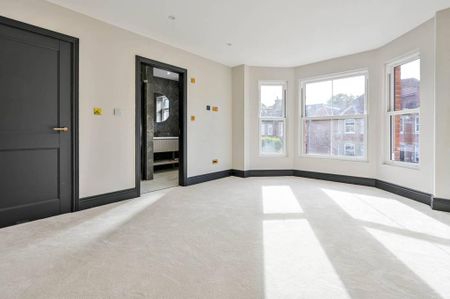 4 bedroom detached house to rent - Photo 2