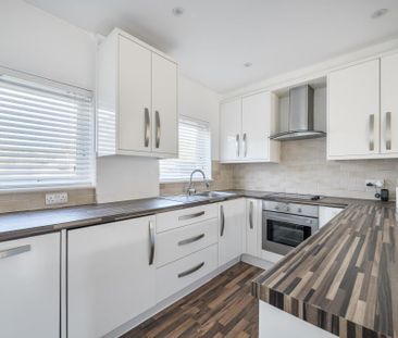 3 bedroom detached house to rent - Photo 4