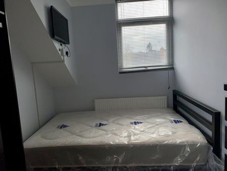 2 Bed Flat, Erleigh Road, RG1 - Photo 2