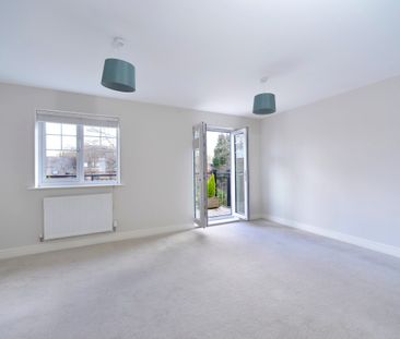 Alderbank Drive Godalming, Godalming - 4 bedrooms Property for lett... - Photo 2