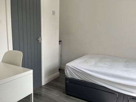 8 Bed Semi-Detached House, Wyley Road, CV6 - Photo 4