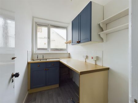 Wellington Court, 2 bedroom, Flat - Purpose Built - Photo 2