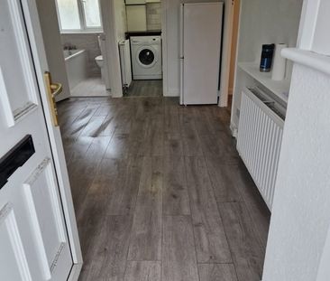 1 Bed Flat, Essex Mansions, E11 - Photo 3