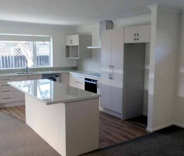 SOMERFIELD - 2 BEDROOM - Photo 3